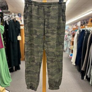 Dear John ladies Med green camo jogger pants